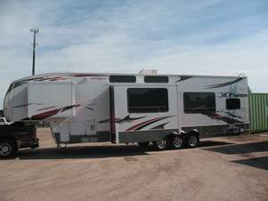 SOLD    2008 Fuzion 393 Fifth Wheel Toyhauler - rarely used    SOL:D