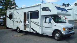 2005 Four Winds Intl. Thor Motor Coach