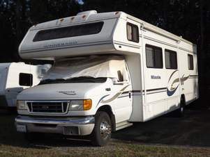 Spotless 31' 2004 Winnebago Mini