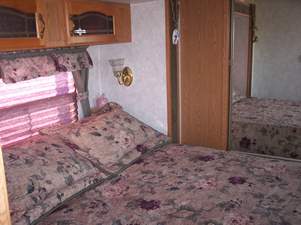 2004 Mountaineer Keystone Travel Trailer